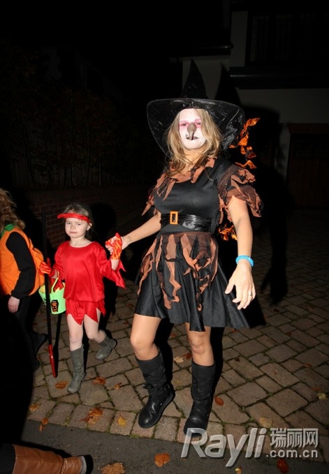 美国万圣节萌娃,万圣萌娃齐捣蛋