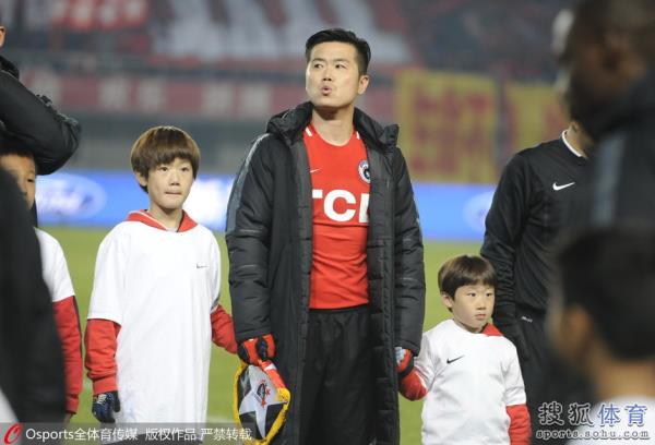 辽足战苏宁肇俊哲告别战潇洒带球大将风范
