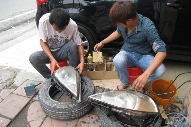 杀虫剂修复大灯是真的吗,用杀虫剂修复车灯的方法