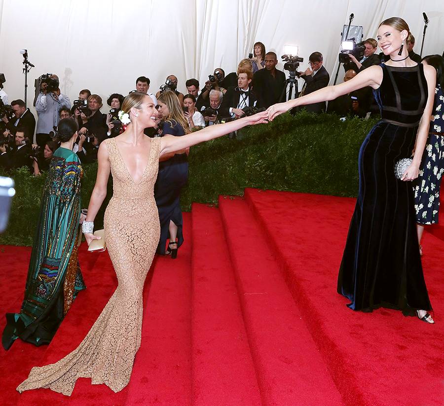 上帝の光｜穿衣服对她是种浪费，生的孩子叫腰精的后裔