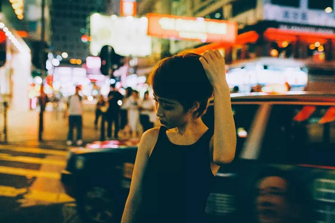 走进夜晚，拍一组让人迷恋的夜景人像