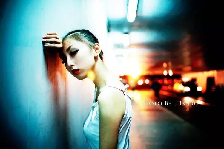 走进夜晚，拍一组让人迷恋的夜景人像