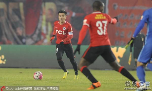 辽足战苏宁肇俊哲告别战潇洒带球大将风范