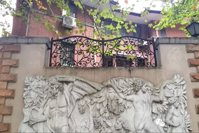 厉害了!魔都这条路上的面包比Farine好吃，梧桐比武康路还美