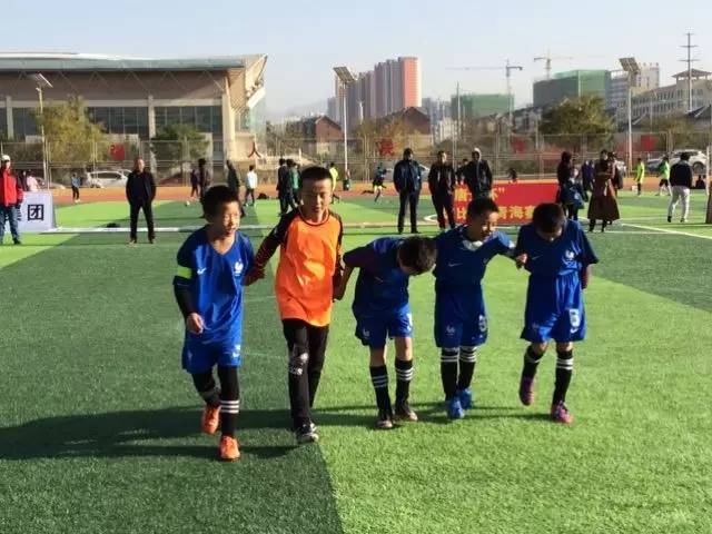 成都最近的青少年足球比赛,青少年足球锦标赛大获全胜