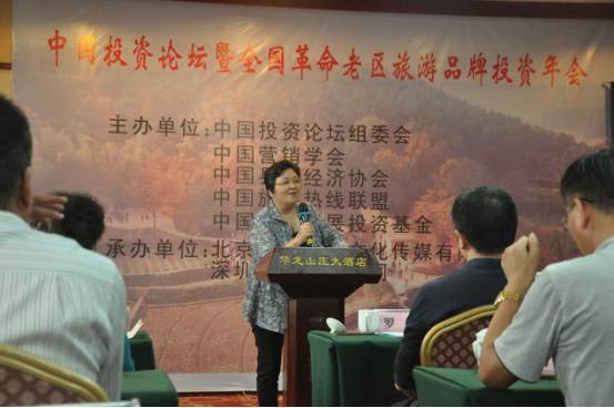 中国游客在韩国免税店前排队购物,中国游客到韩国免税店