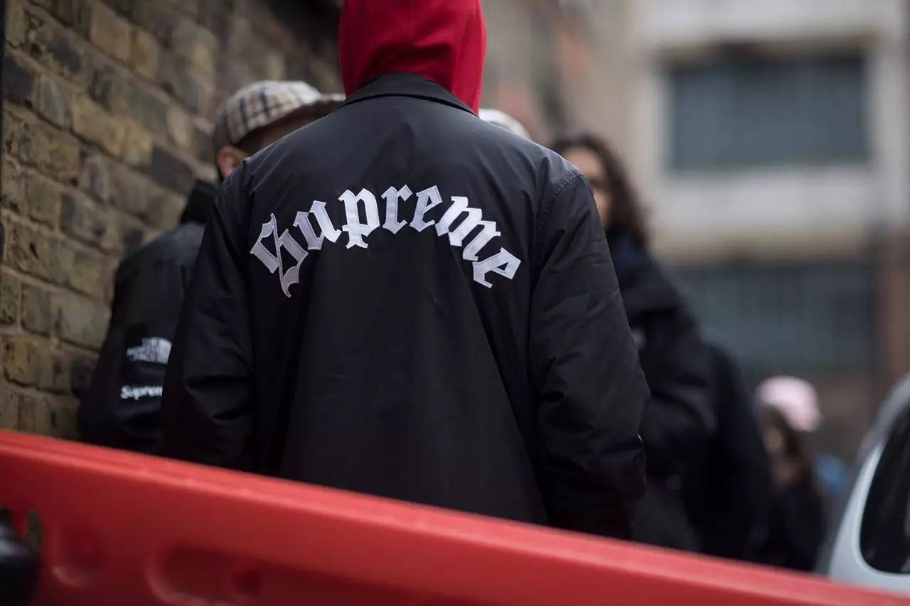 阿迪教练夹克穿搭,教练夹克如何穿出休闲感