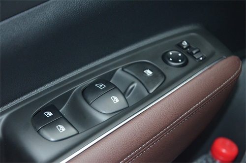 试驾2011雷诺科雷傲,东风雷诺科雷傲2018款试驾四驱