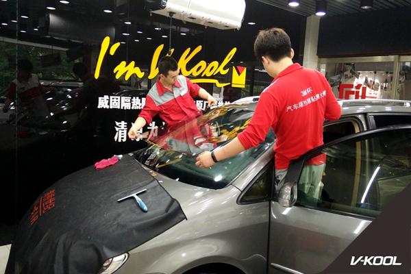 威固汽车隔热膜贴膜方法,汽车贴膜隔热膜有雾气