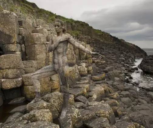 壹闻：地标里藏裸模彩绘艺术家创人体新玩法