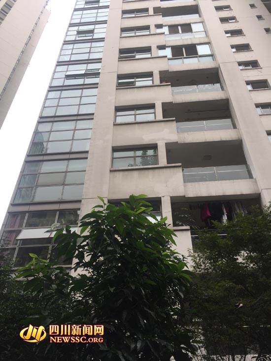 四川六旬老人从三十二楼坠亡,四川6旬老人坠楼身亡