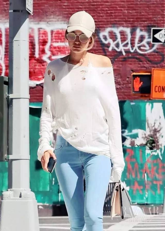 衣服都破了真的很烦恼,衣服都破了还继续穿怎么办