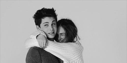 衣服都破了真的很烦恼,衣服都破了还继续穿怎么办