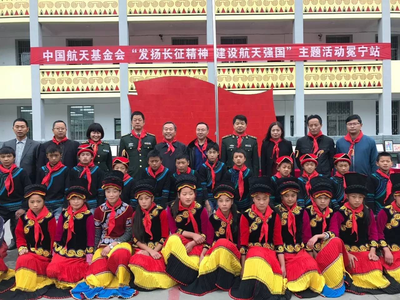 纪念长征告捷80周年:穿越时空的心灵对话