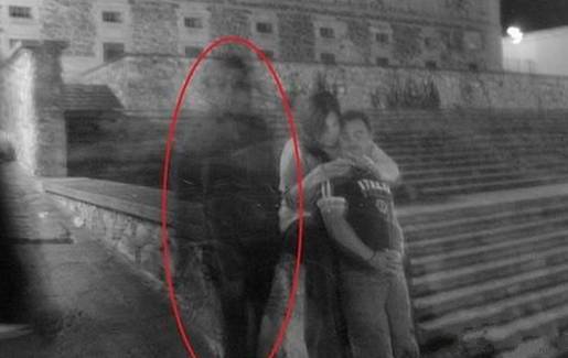 照片上有鬼影怎么回事,照片上的鬼影是什么