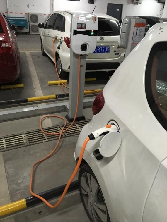 知豆电动车最新款d2s,知豆d2是代步车吗