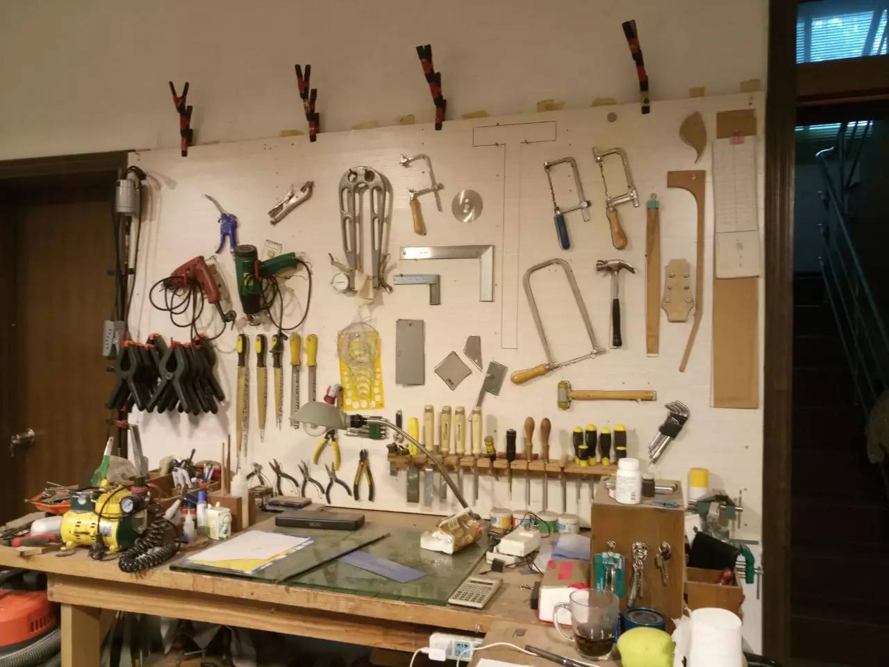 此地人|忘情指舞——大师级手工制琴师解小石