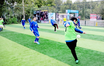 足球让人热血沸腾,足球让我们着迷