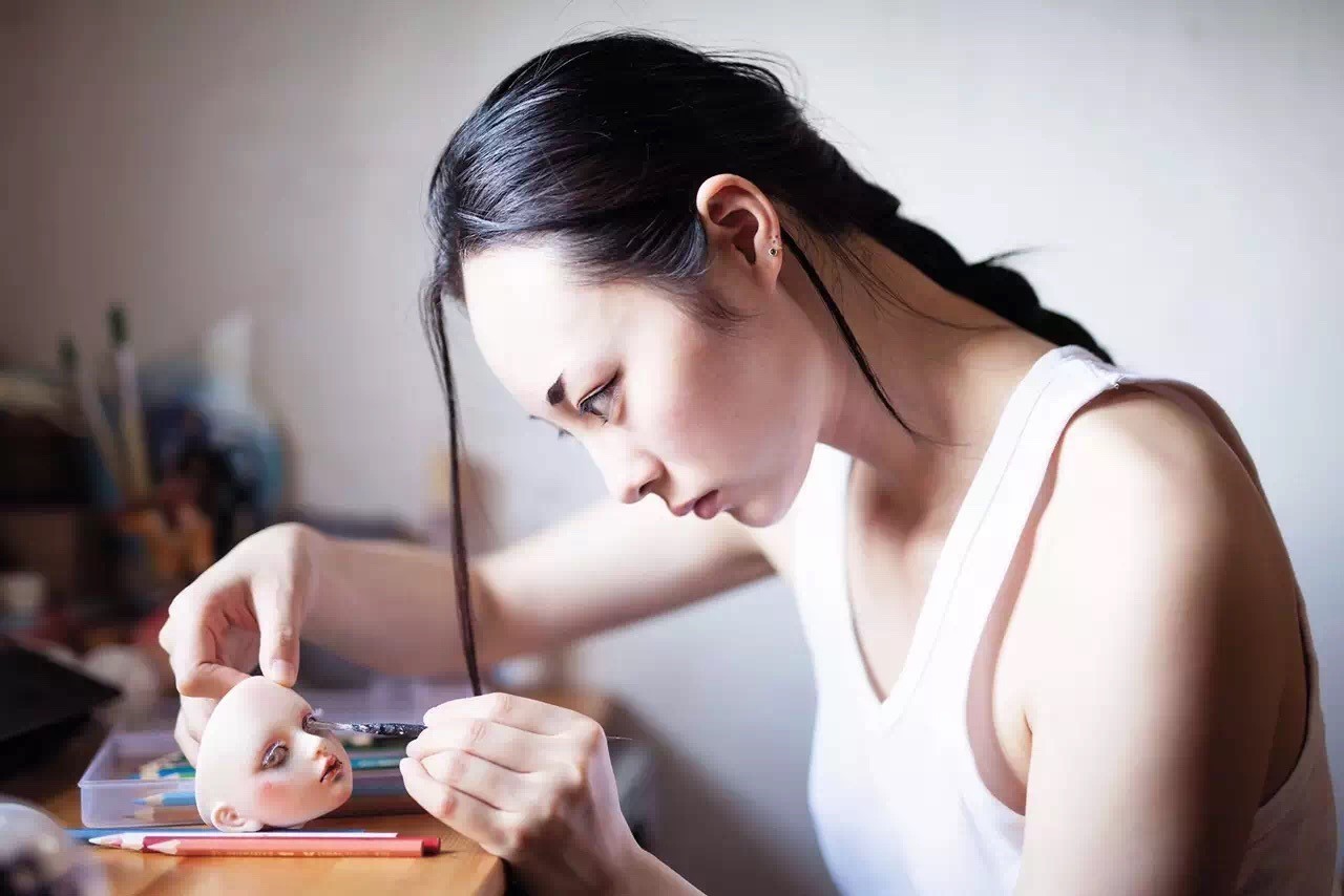他们为何痴迷一尊动辄数千上万元的BJD娃娃？|封面报道