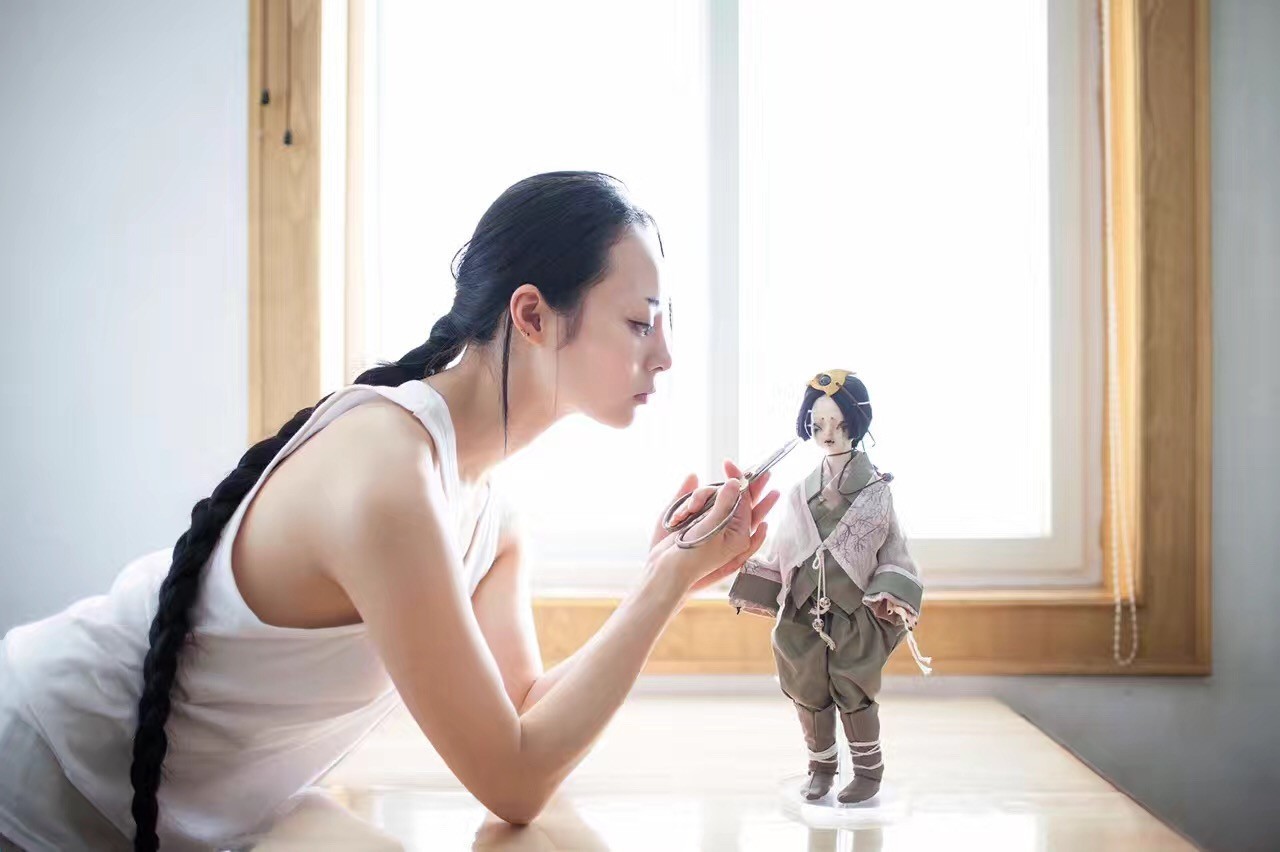 他们为何痴迷一尊动辄数千上万元的BJD娃娃？|封面报道