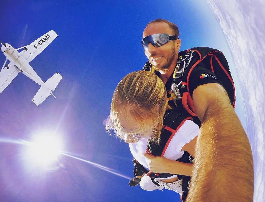 上帝の光｜穿衣服对她是种浪费，生的孩子叫腰精的后裔