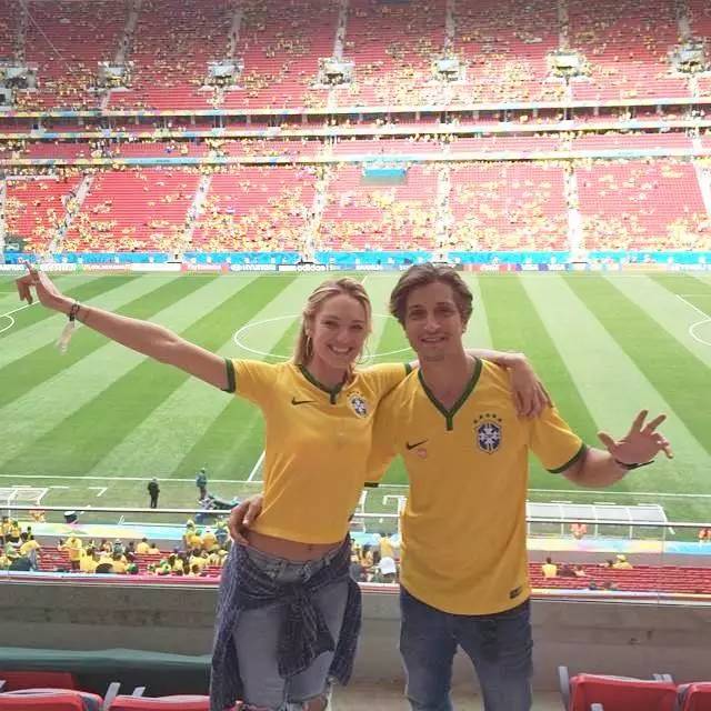 上帝の光｜穿衣服对她是种浪费，生的孩子叫腰精的后裔