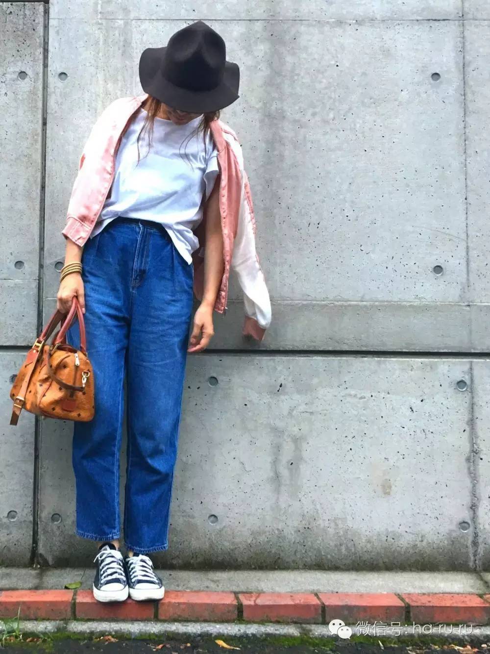 mcm的包包应该怎么搭配,mcm包包穿搭