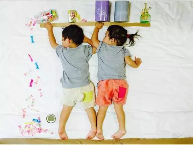 这个日本女人竟然对自己熟睡的孩子做出了这些......