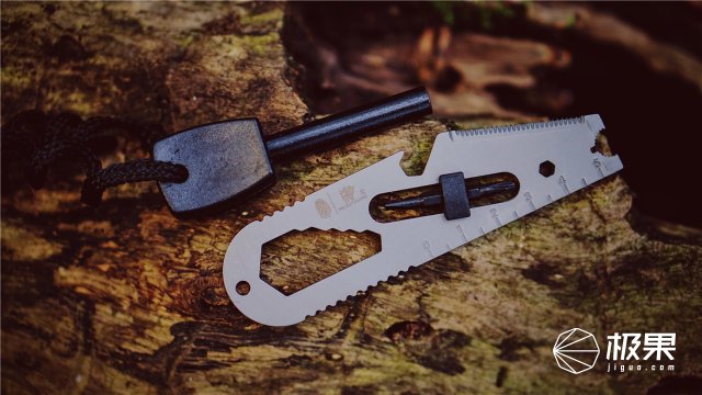 这盒子还没手掌大，里面的工具却比工具箱还全，野外保命全靠它