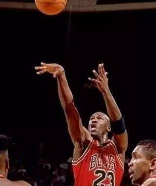 篮球教学如何练习投篮100%进球,篮球教学这几招教你找到节奏