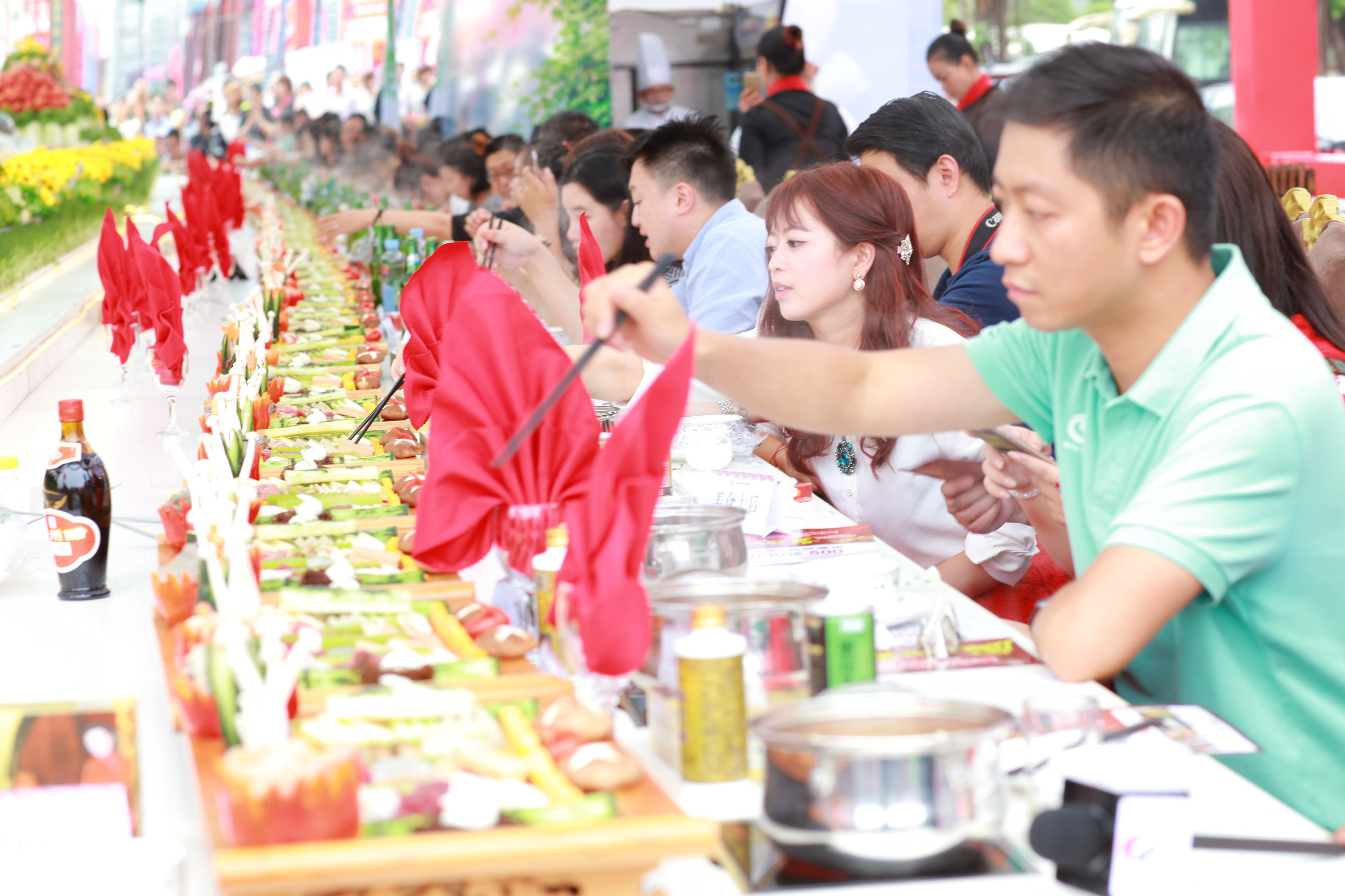 秦妈火锅大桌,重庆火锅最新菜品秦妈火锅