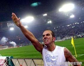 足坛五大争议庆祝：处决+撕掉手指