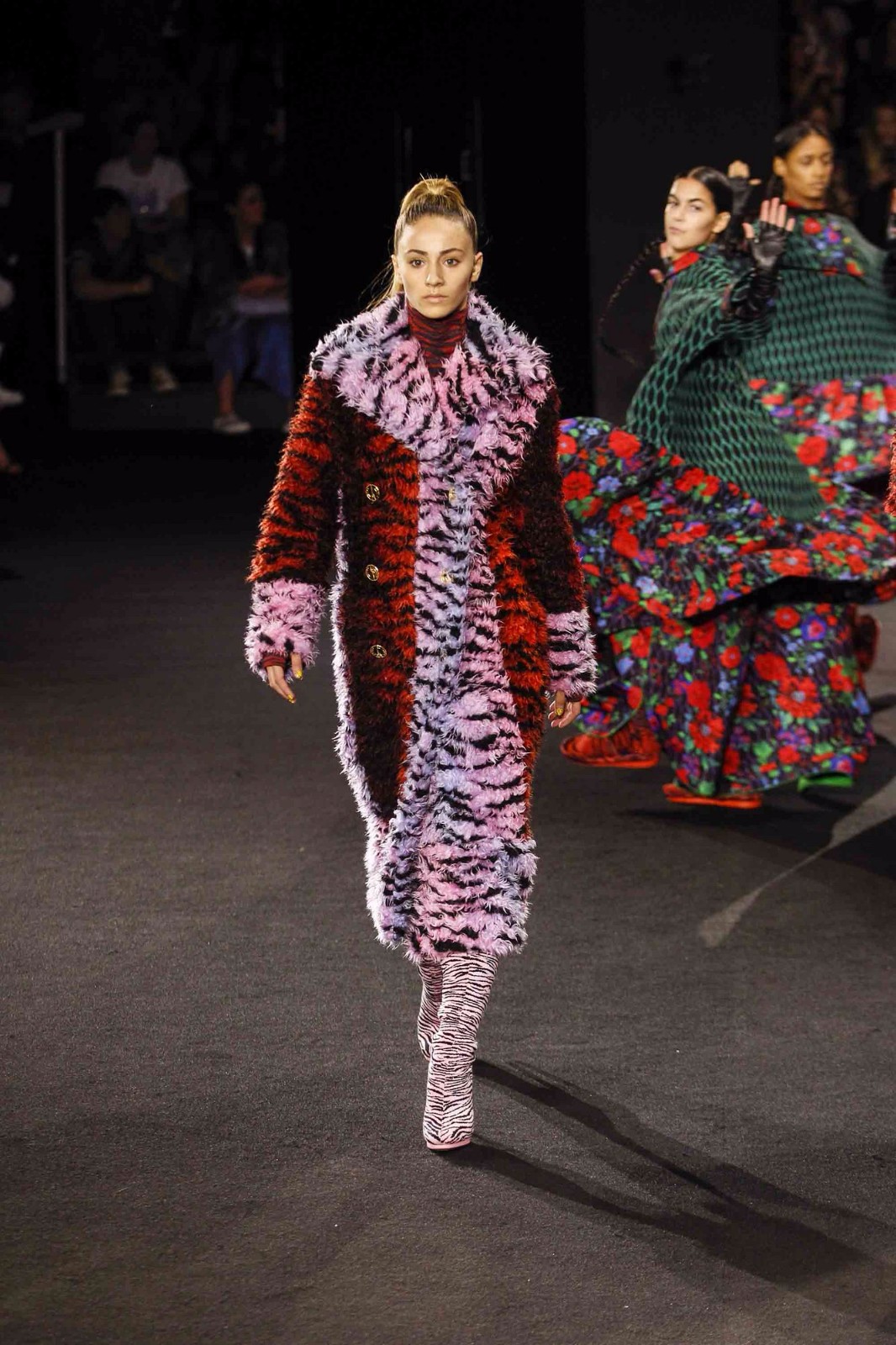 范爷绝世美颜，还是把KenzoXHM穿成了花老虎