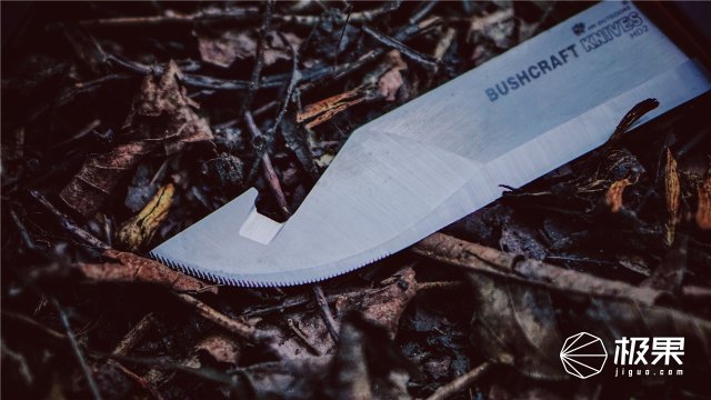 这盒子还没手掌大，里面的工具却比工具箱还全，野外保命全靠它