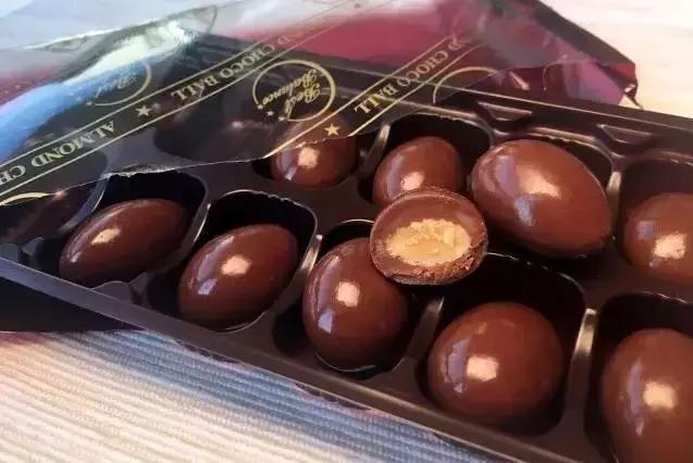 韩国小姐姐吃零食不露脸 (韩国75岁老奶奶买零食)