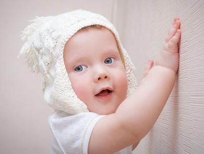 婴儿脸上脱皮是怎么回事,婴儿头上和脸上老是脱皮