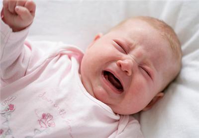 婴儿脸上脱皮是怎么回事,婴儿头上和脸上老是脱皮