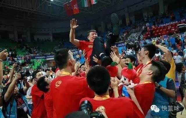 宫鲁鸣临危受命之路,宫鲁鸣将继续担任中国男篮主教练