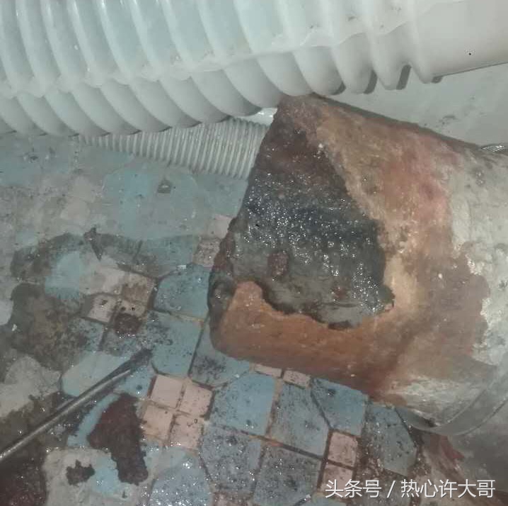 许大哥讲装修全集,马桶下水道管破了洞怎么修补