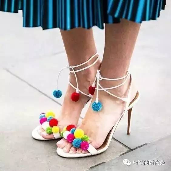 时尚其实是一种另类的聪颖,时尚不是一种形式