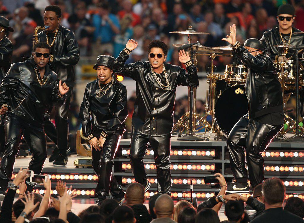 足球不用手怎么踢都行,足球不用手怎么踢高球