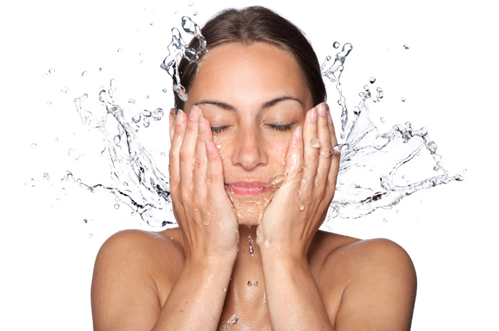 秋冬脸干燥起皮用什么护肤品,在秋季干燥肌肤该怎样去拯救