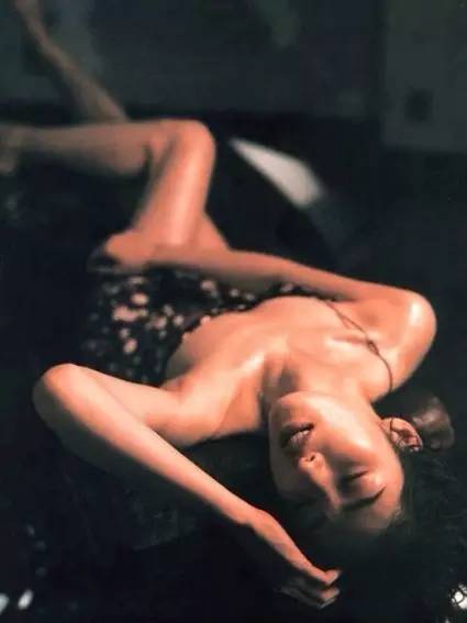 你妈做梦也没想到，你居然会被一个女人掰弯！