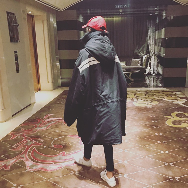 关晓彤总算不穿秋裤现身了,关晓彤穿黑色保暖衣