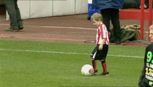 足球场上的尴尬失误瞬间,疯狂的足球2019世界足坛搞笑瞬间