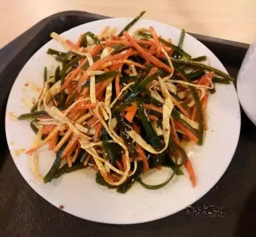 离开成都这多年，发现心念念的还是这碗4块钱的汤饭