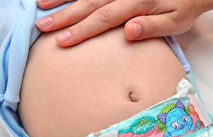 新生儿肚子胀气怎样消除,宝宝肚子胀气解决视频教程