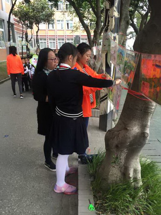 快乐足球为主题绘画高中生,快乐足球伴我成长绘画