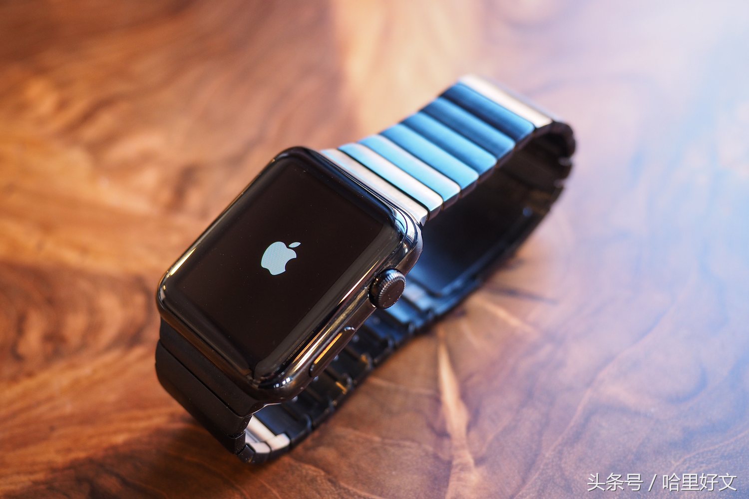 apple watch 7表带怎么戴 (apple watch回环表带和米兰尼斯表带)