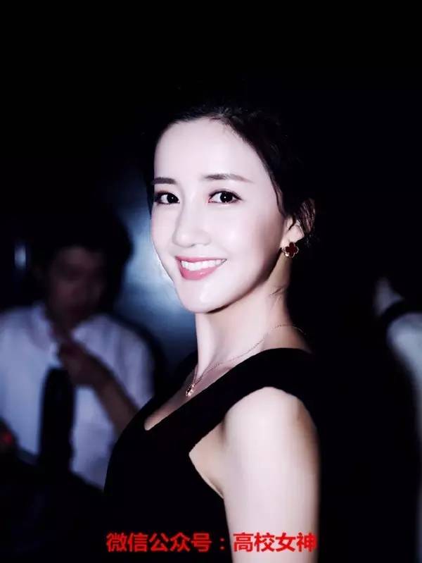 甜美可人青春范儿十足,乖巧可爱少女感